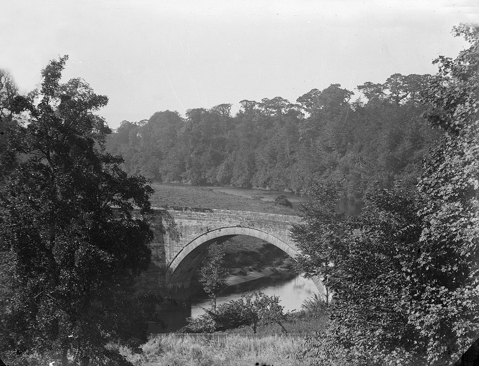 Barskimming Bridge, Mauchline, and the area associated with Burns writing 'Man Was Made To Mourn'