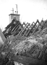 Mauchline, Poosie Nansie's Inn thatch removal