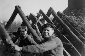 Mauchline, Poosie Nansie's Inn thatch removal