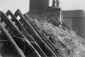 Mauchline, Poosie Nansie's Inn thatch removal